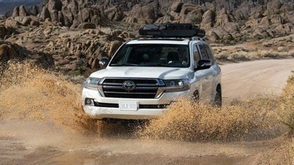 Компания Toyota выпустила спецвариацию Land Cruiser Heritage Edition