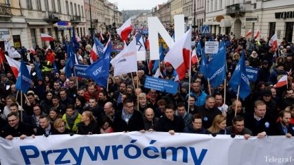 В Польше в поддержку КС вышло около 30 тысяч человек