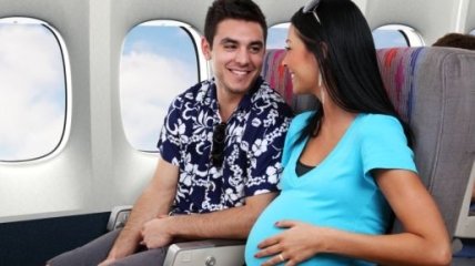 Будущий папа выбирает транспорт для беременного путешествия