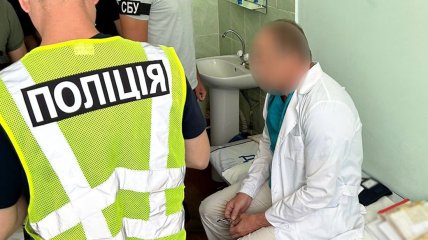 Правоохранители продолжают задерживать нечистых на руку медиков