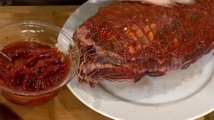 Баранья нога в перечно-томатном соусе