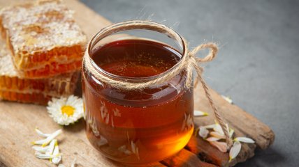 Їжте смачний та натуральний мед