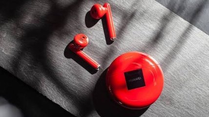 Специально ко Дню Валентина: Huawei Freebuds 3 представили в красном цвете
