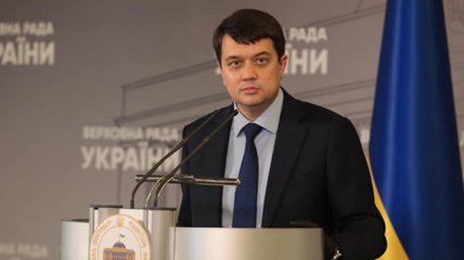 Разумков раскритиковал Зеленского за идею о референдуме по "стене" для Донбасса