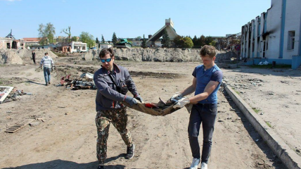 На Київщині прибрали 258 км вулиць, на Сумщині розчистили Тростянець