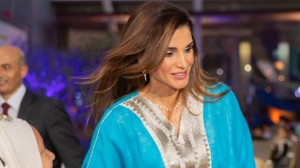 В платье с яркой вышивкой: новый образ королевы Иордании (Фото)