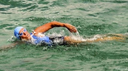 Пловчиха пытается доплыть от Кубы до Флориды