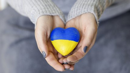 Как на украинском сказать с прошедшим - есть два варианта