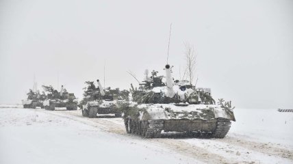 На границах нашего государства со стороны РФ - куча техники и солдат