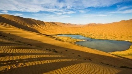 В песчаной пустыне образовалось озера