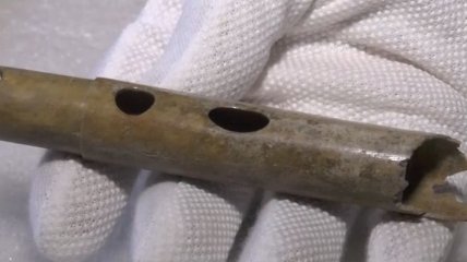 Археологи раскопали древнюю флейту античных времен 