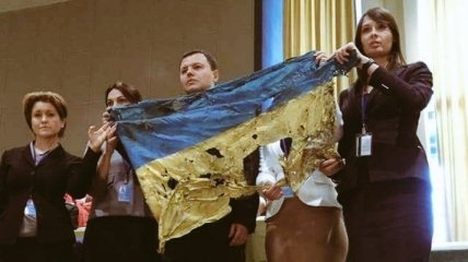 Украинский флаг из Иловайска развернули перед Путиным на Генассамбле ООН