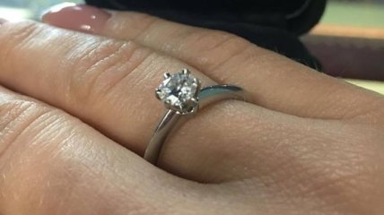 В аэропорту "Борисполь" мужчина нашел дорогое кольцо от Tiffany, ищет владельца