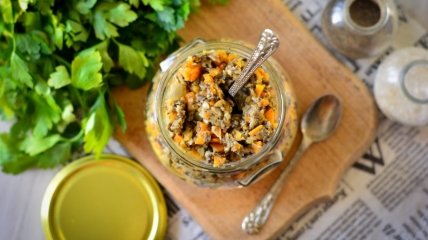 Икра из грибов и морковью - простой рецепт