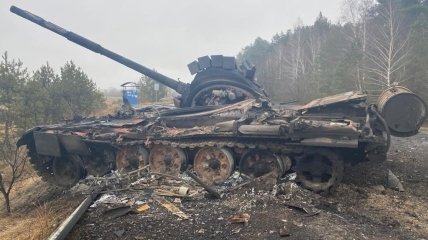 Уничтоженный российский танк (Иллюстрация)