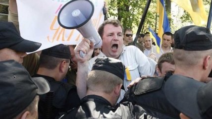 Сотни бойцов «Беркута» окружили Украинский дом