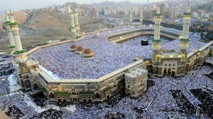 Мусульмане празднуют завершение священного месяца Рамадан