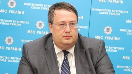 Геращенко инициирует обращение к Порошенко об отставке Муженко