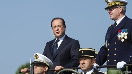 Президента Франции Франсуа Олланда освистали в День взятия Бастилии