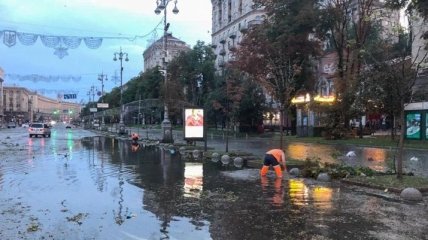 Синоптики объяснили, почему ночная гроза затопила центральные улицы Киева