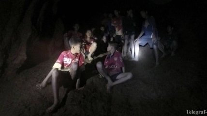 Искали 9 дней: в Таиланде пропавших детей нашли живыми в пещере 