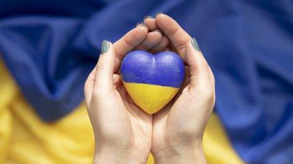 Як сказати українською "по крайній мірі"