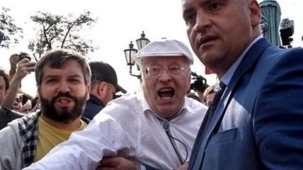 В митинге в Москве избили Жириновского