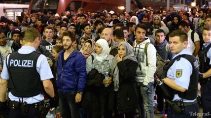 Власти ФРГ заявляют, что страна "достигла лимита" по приему беженцев