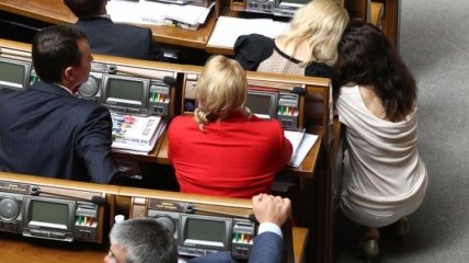 Не хватило голосов: заседание Рады снова досрочно закрыли