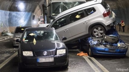 ДТП в автомобильном тоннеле в Швейцарии: 1 человек погиб