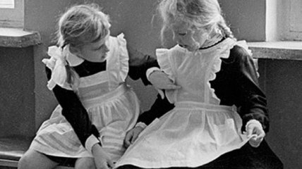 Вся история в одном видео: как менялись прически школьниц с 1950 года до наших дней