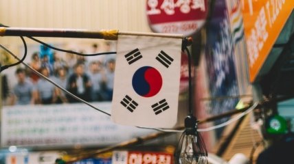 Контроль: В Южной Корее на нарушителей карантина хотят одеть GPS-браслеты
