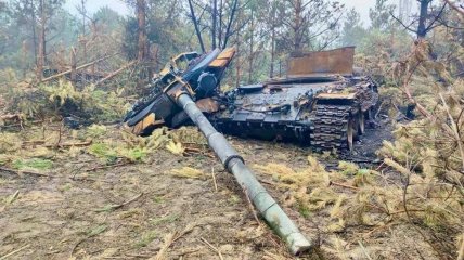 Уничтоженный в Украине российский танк
