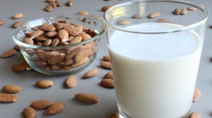 Вся правда о питательных свойствах миндального молочка 