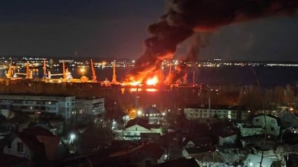 Мощный взрыв произошел в районе порта