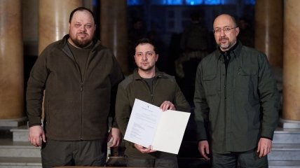 Зеленский подписал заявку на членство в ЕС