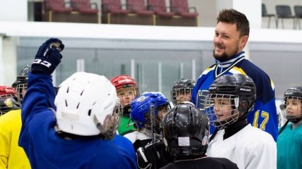 Звезды украинского хоккея потренировались с детьми