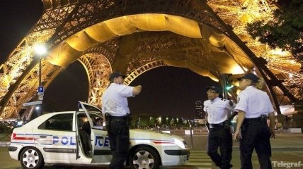 В Париже Эйфелеву башню закрыли для туристов 
