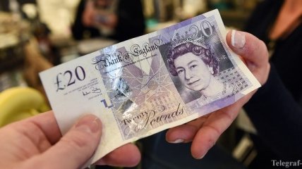 Британский фунт упал до рекордного минимума за 31 год
