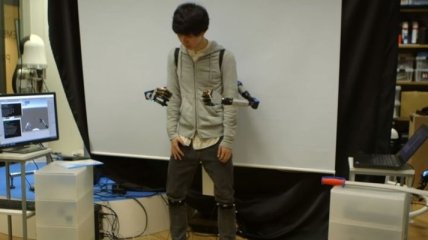 Ученые создали управляемую ногами роботизированную руку