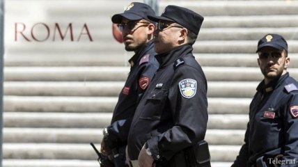 Итальянская полиция нашла тайник из семью бидонами со взрывчаткой