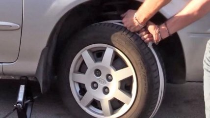 Лайфхак: Как завести автомобиль с помощью троса (Видео)