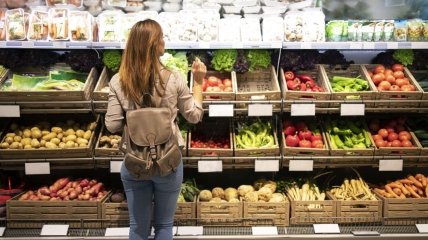 В українських магазинах овочі не припиняють дивувати своїми цінниками