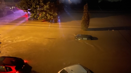 У Нью-Йорку деякі авто виявилися практично повністю під водою