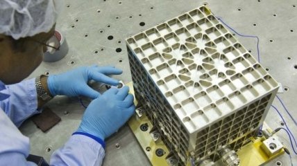 Экспериментальный спутник займется в космосе нефтью