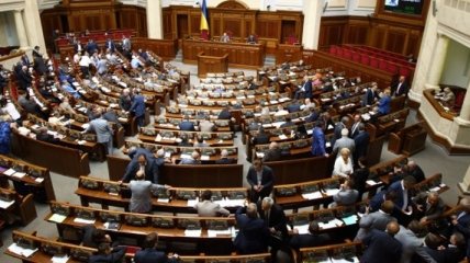 Депутатам осталось рассмотреть 100 поправок к языковому закону
