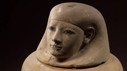 Вапняковий глечик із залишками внутрішніх органів Сенетней, стародавньої єгипетської жінки
