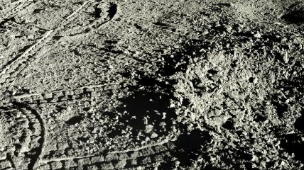 Китайский зонд прислал на Землю новые снимки обратной стороны Луны