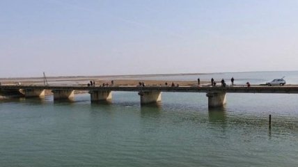 Новый удар по Чонгарскому мосту: появилось фото последствий