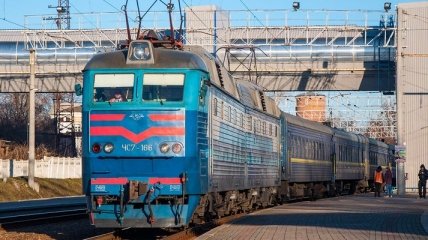 Поезд "Лисичанск – Днепр" смертельно сбил пенсионерку